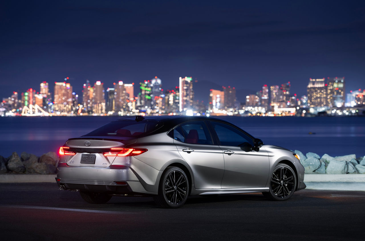 2025 Camry XSE AWD HeavyMetalBlackRoof 002